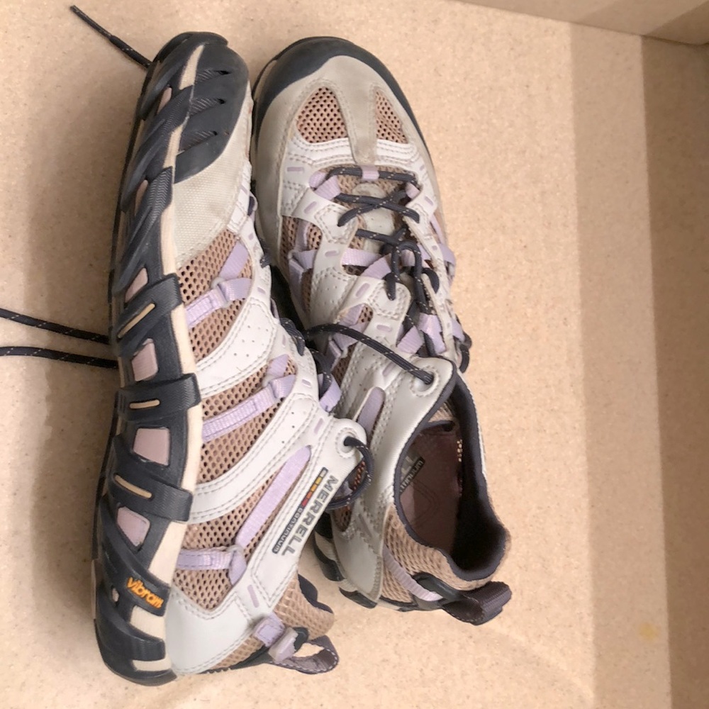 high traction running shoe